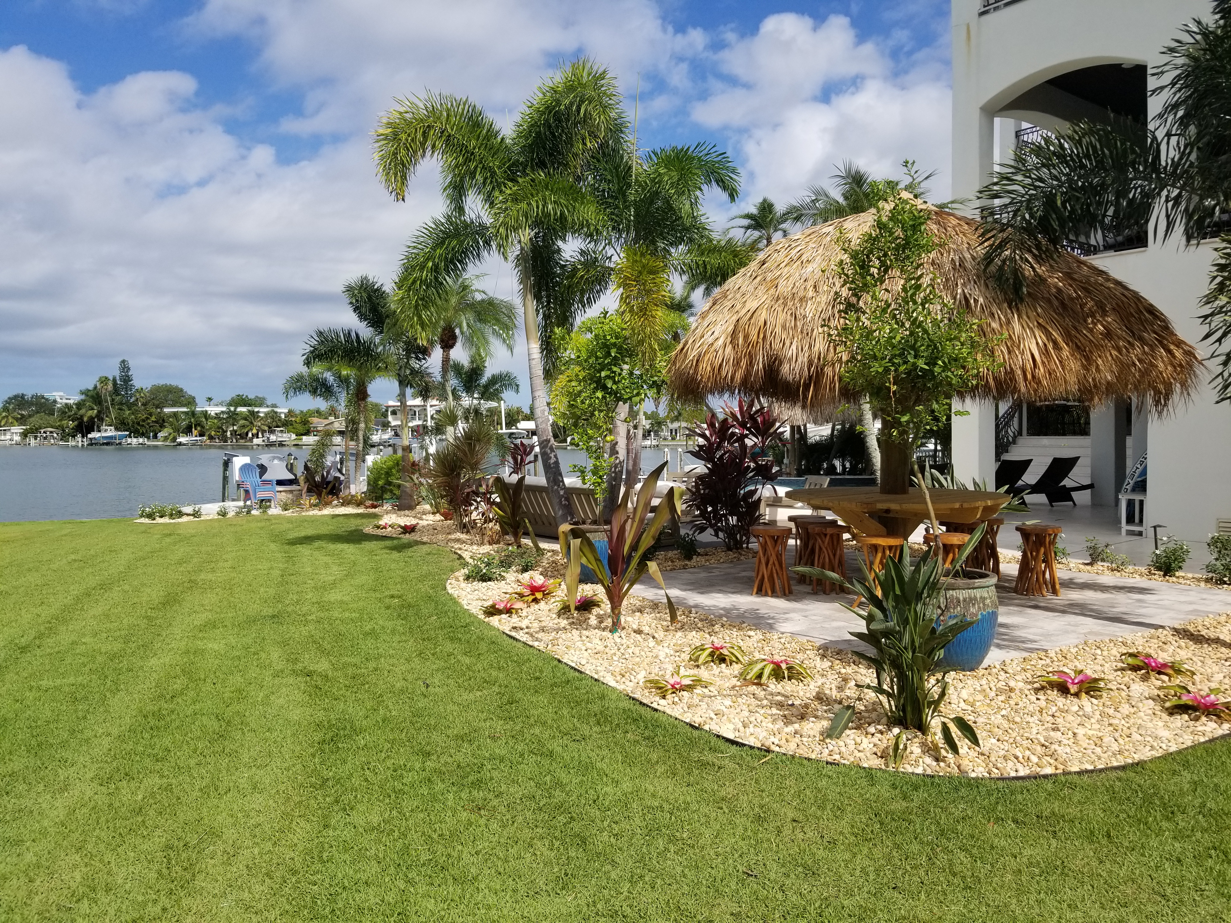 Home in Saint Petersburg, FL with professional lawn care and landscaping services.